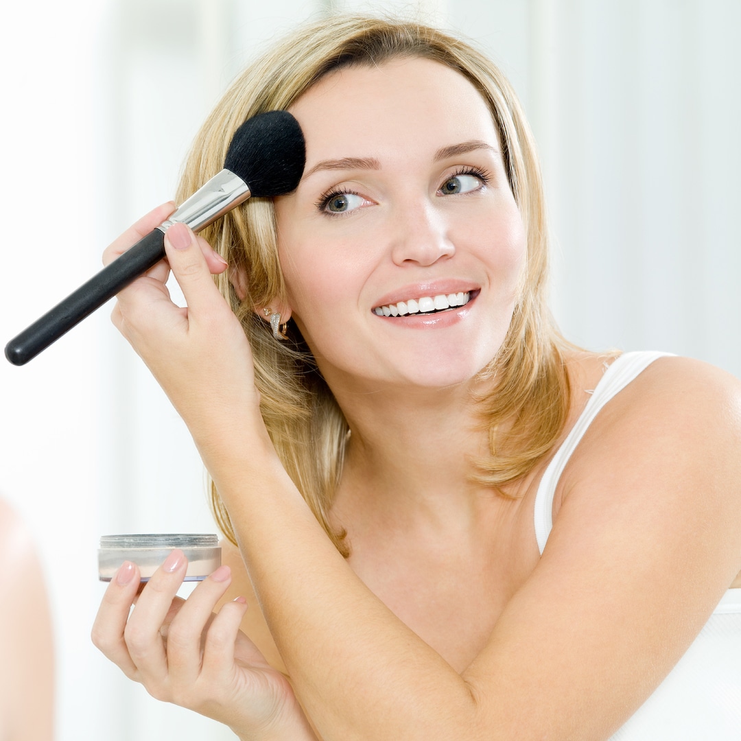Get 2 It Cosmetics Powder Foundations For The Price Of 1 get-2-it-cosmetics-powder-foundations-for-the-price-of-1